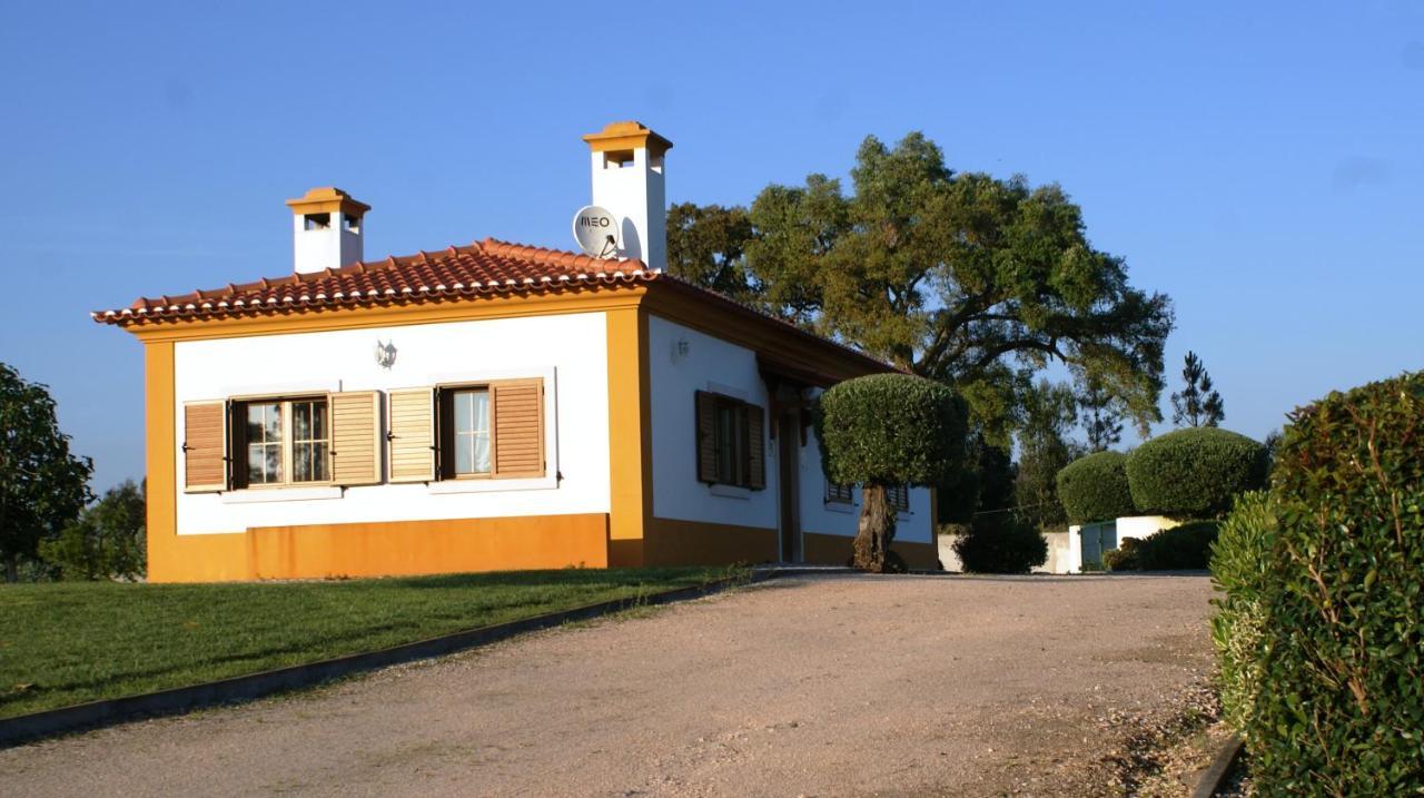 Casa Da Eira Em Dornes - Casa De Campo Familiar Com Piscina Guest House ภายนอก รูปภาพ